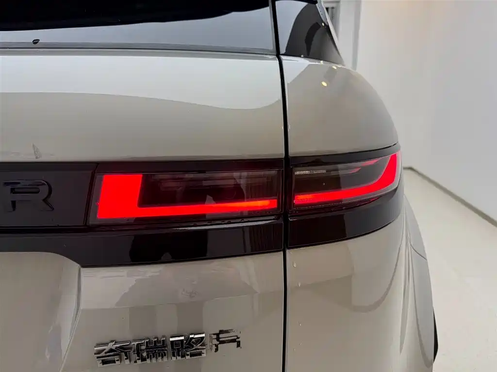 Land Rover Evoque 2024 — фото 7