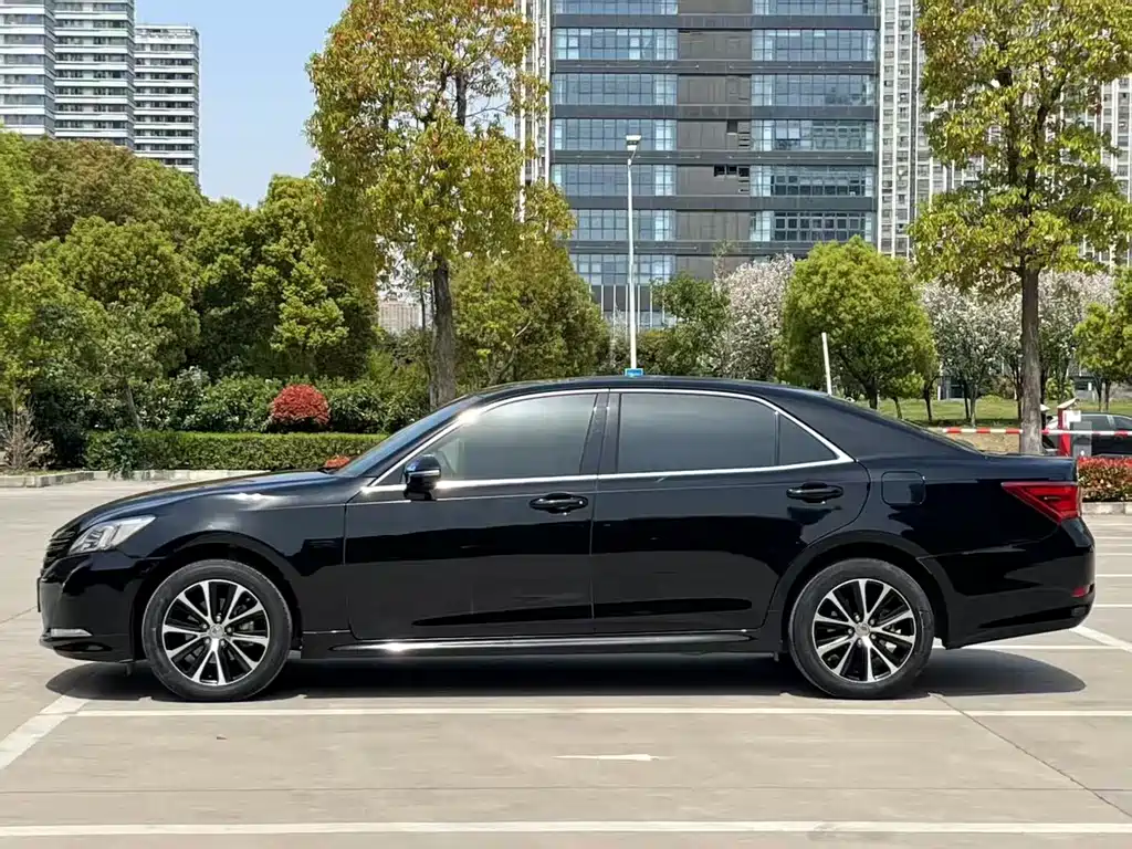 Toyota Crown 2018 — фото 3
