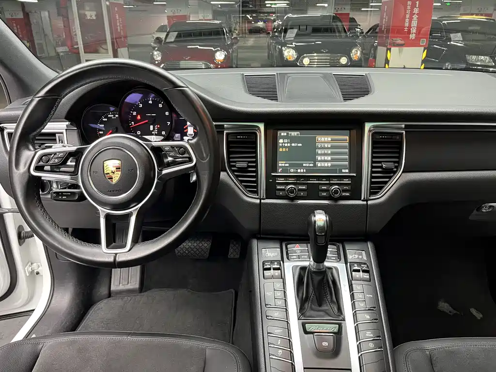 Porsche Macan 2016 — фото 30