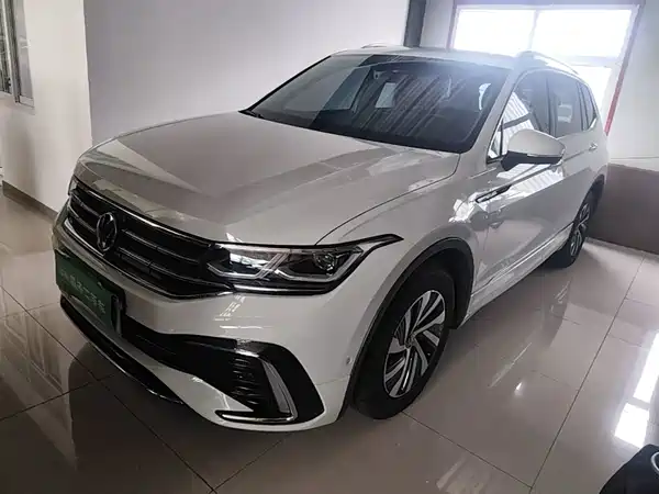 Volkswagen Tiguan L Plug-In Hybrid 2024