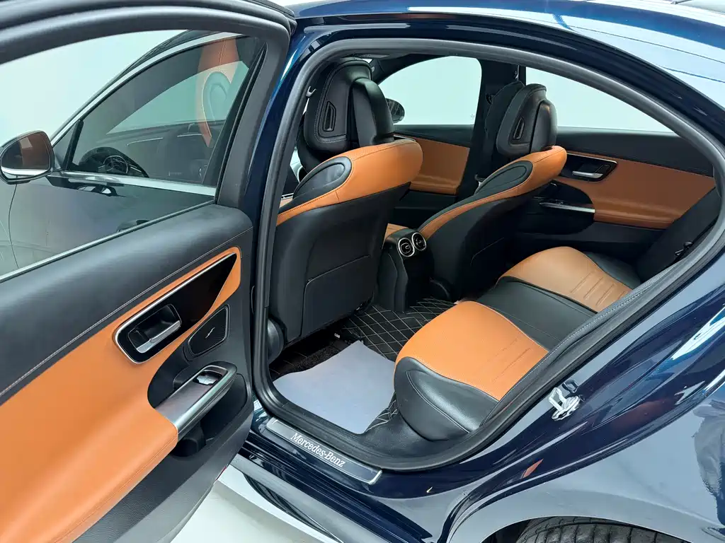 Mercedes-Benz C-Class 2023 — фото 12