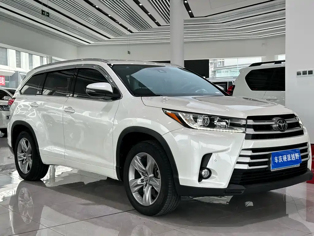 Toyota Highlander 2019 — фото 1