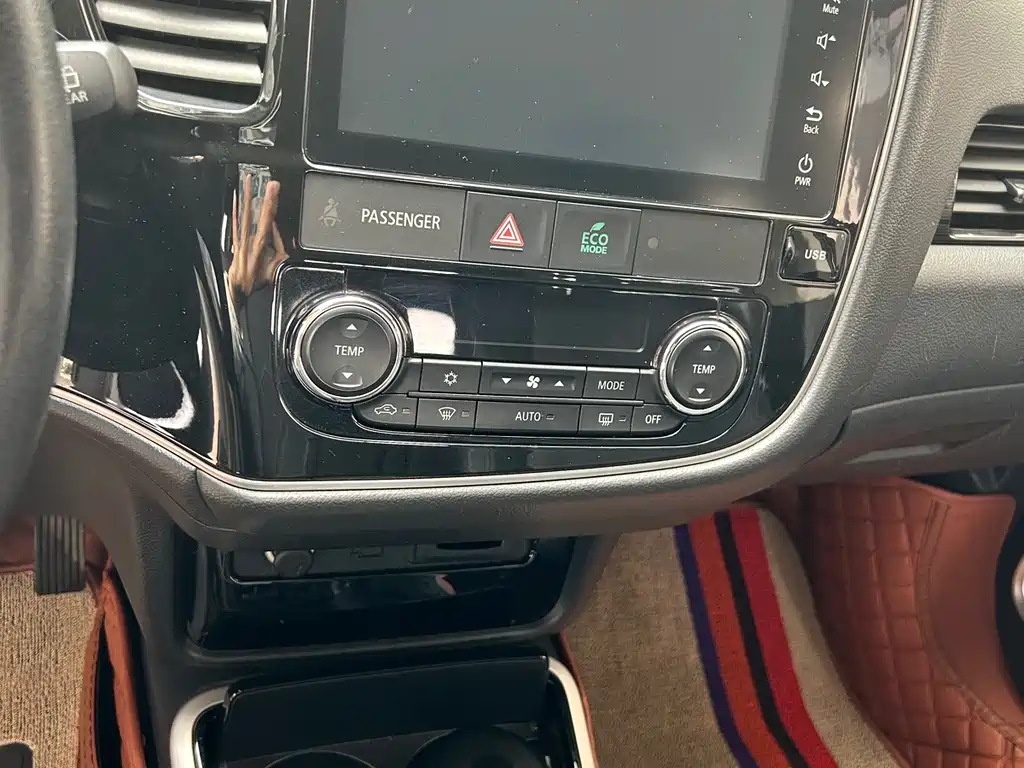 Mitsubishi Outlander 2019 — фото 14