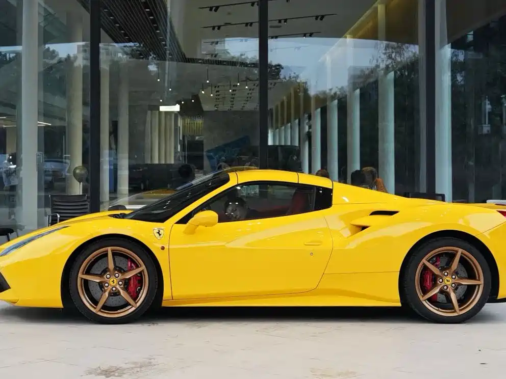 Ferrari 488 2018 — фото 15