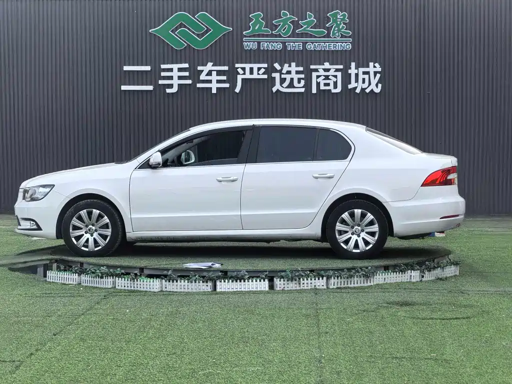 Skoda Superb 2014 — фото 20