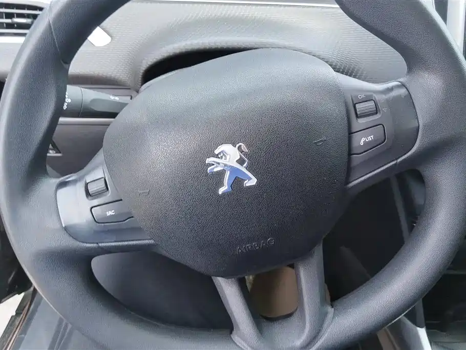 Peugeot 2008 2016 — фото 15