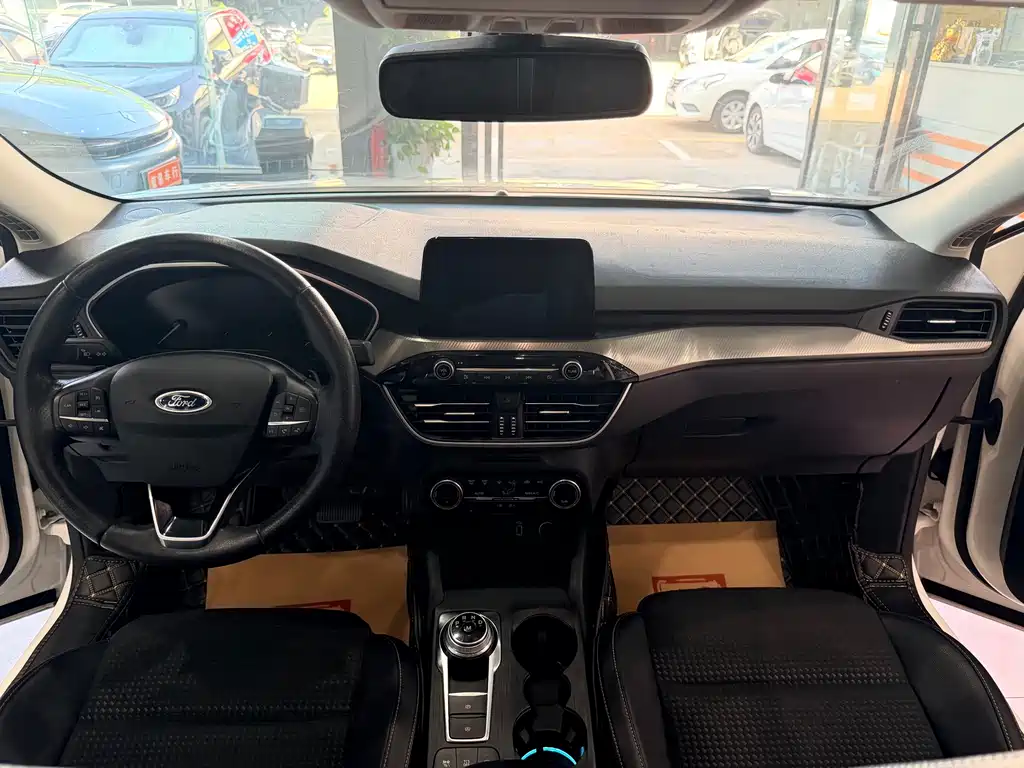Ford Focus 2018 — фото 13