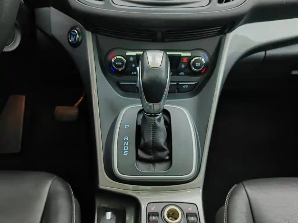Ford Kuga 2015 — фото 13