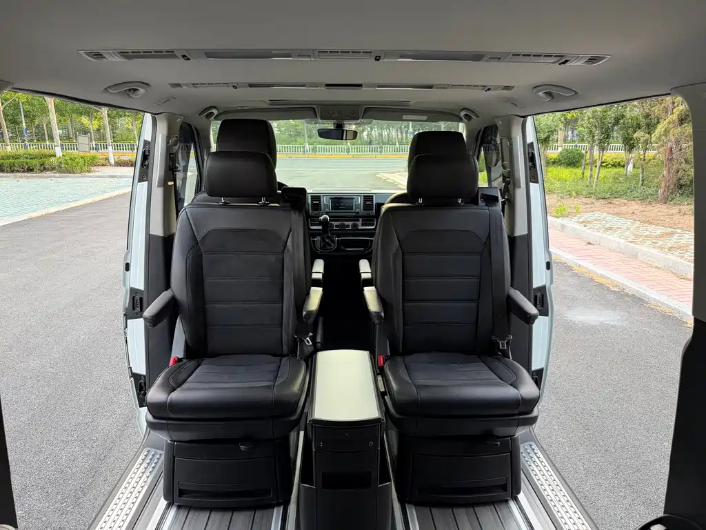 Volkswagen Multivan 2019 — фото 23
