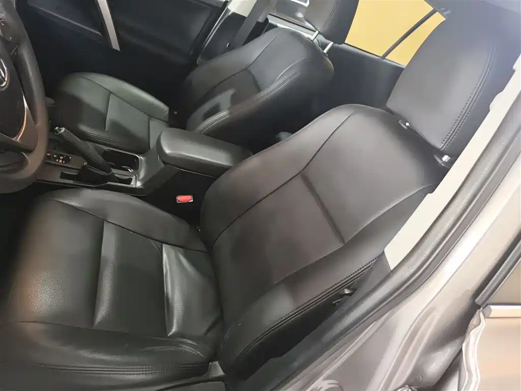 Toyota RAV4 2017 — фото 11