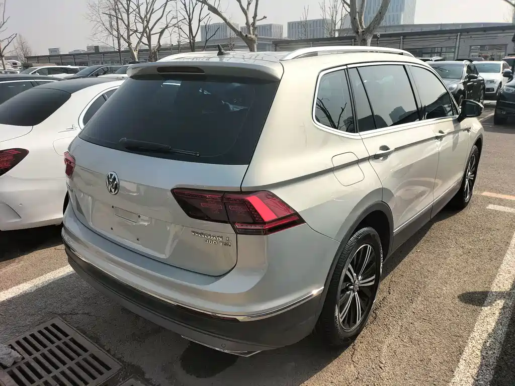 Volkswagen Tiguan L 2018 — фото 4