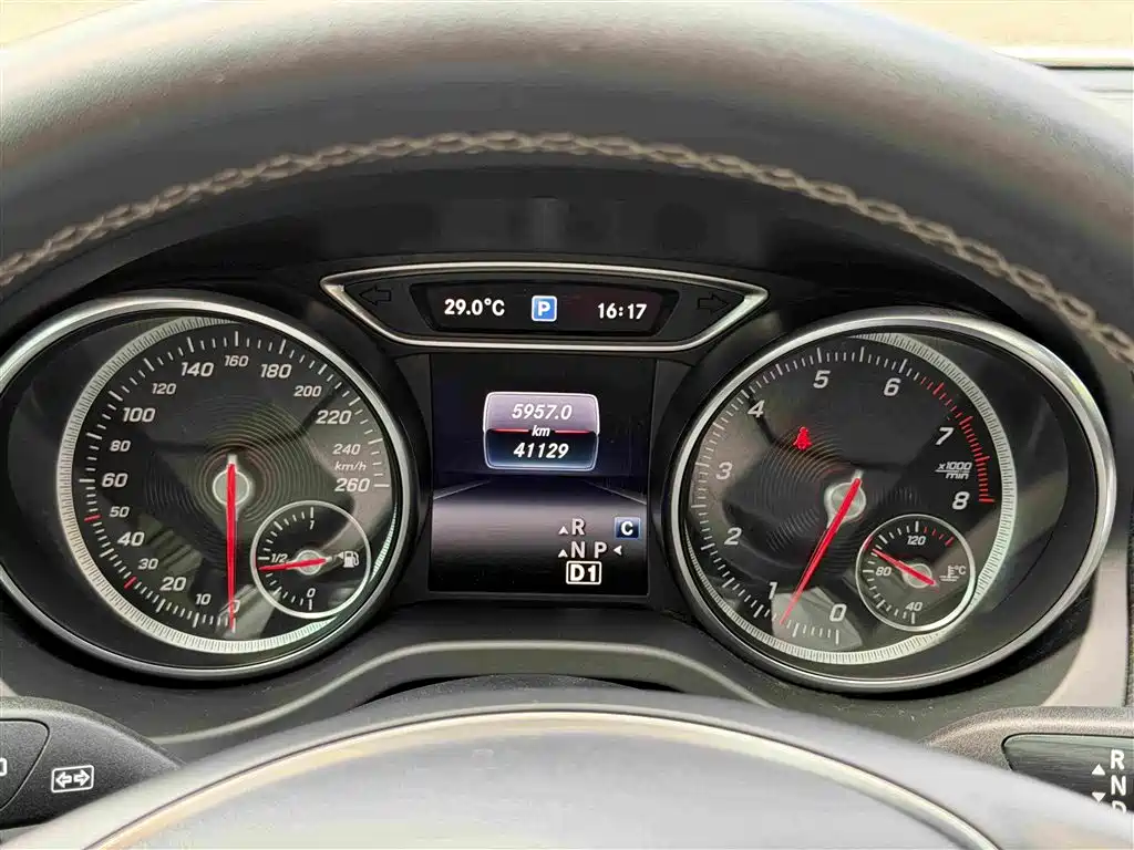 Mercedes-Benz GLA 2017 — фото 17