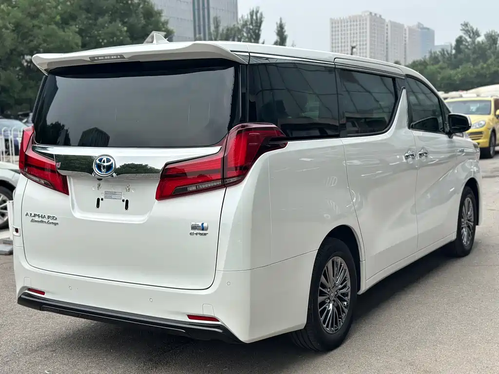 Toyota Alphard 2023 — фото 6