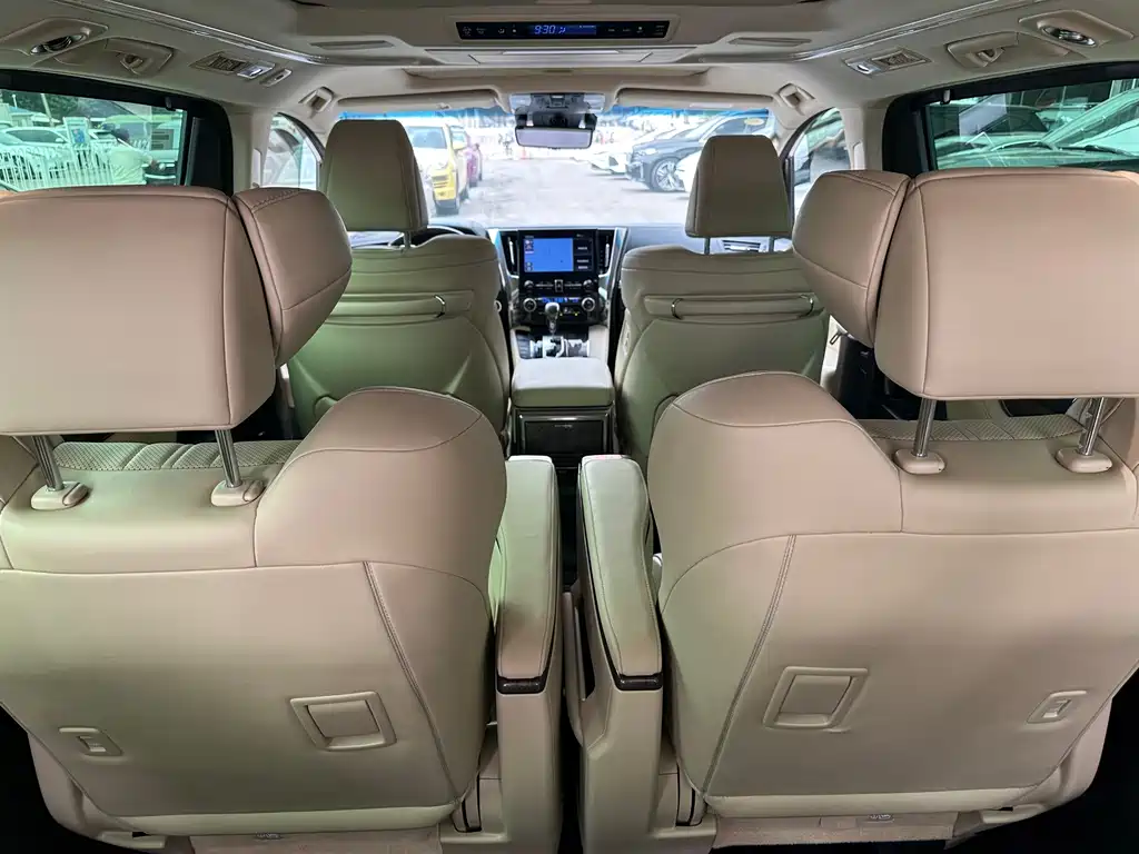 Toyota Alphard 2023 — фото 8