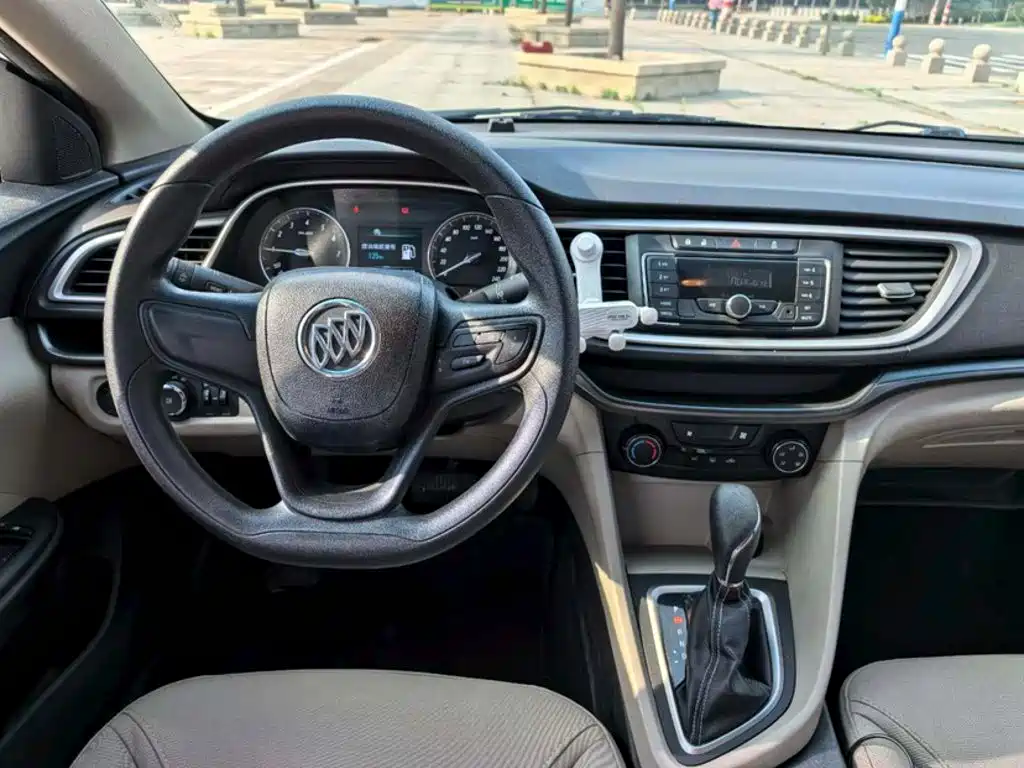 Buick Excelle 2015 — фото 13
