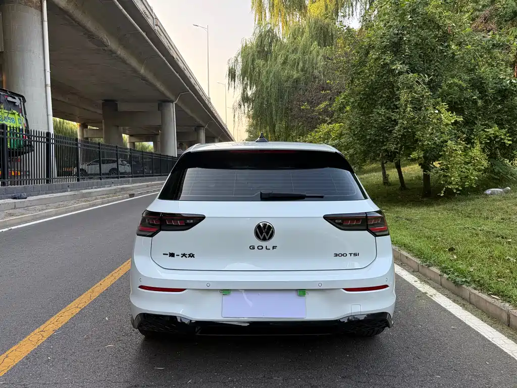 Volkswagen Golf 2025