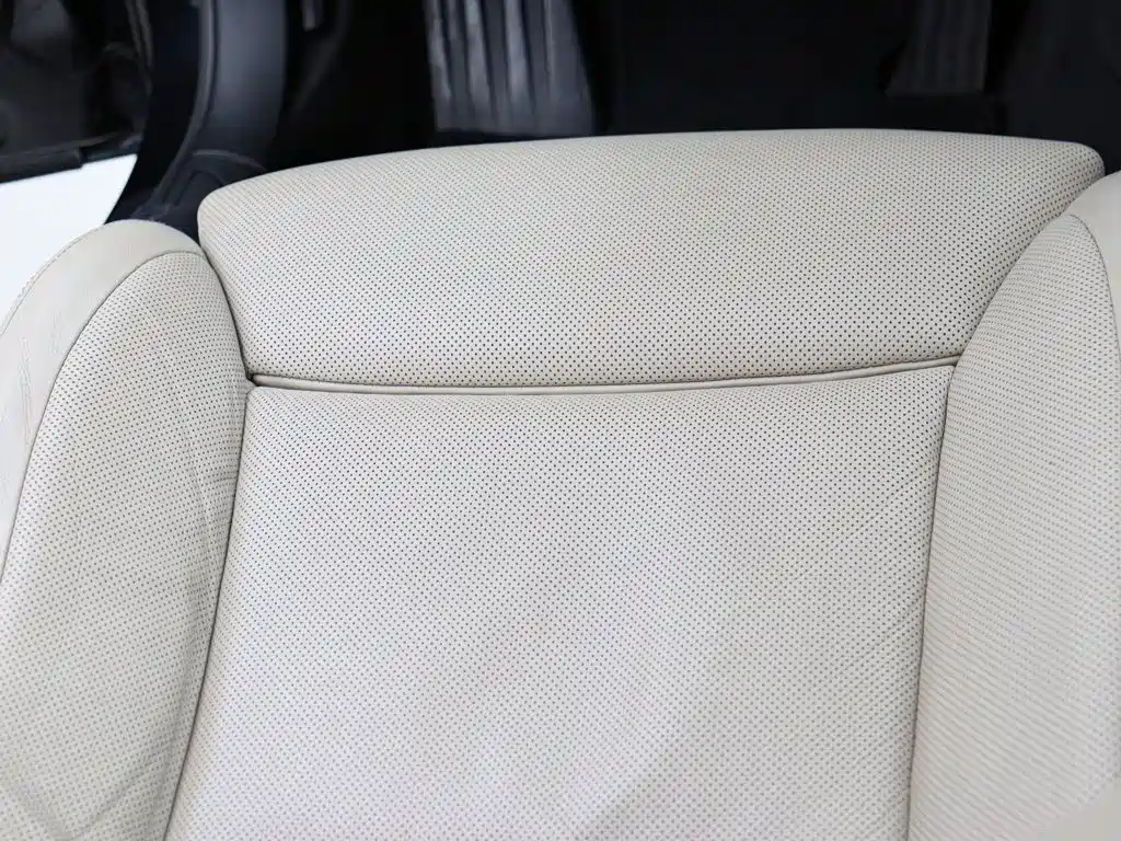 BMW 7 Series 2012 — фото 24