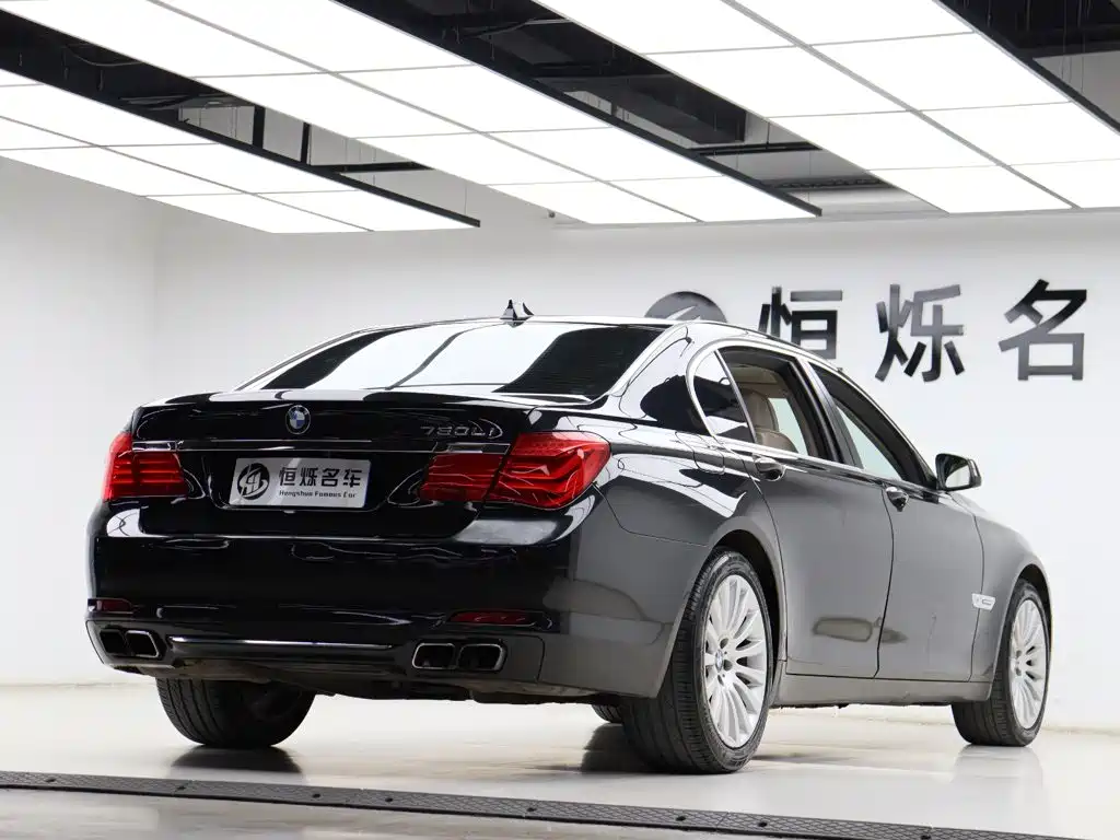 BMW 7 Series 2012 — фото 32