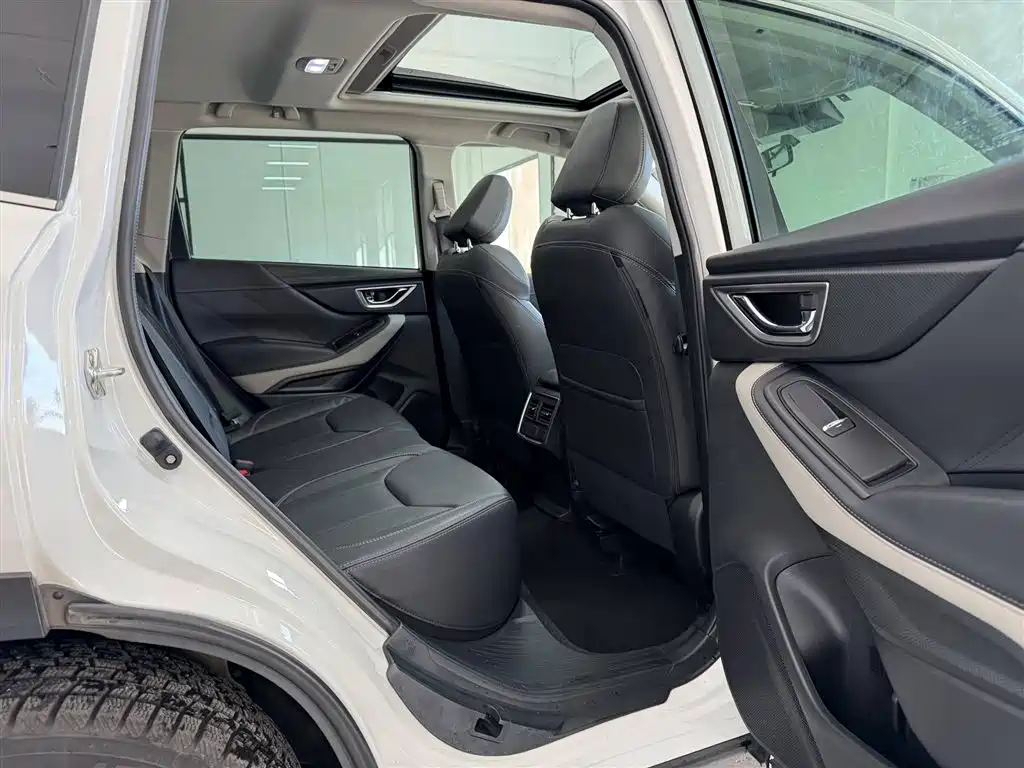 Subaru Forester 2022 — фото 10