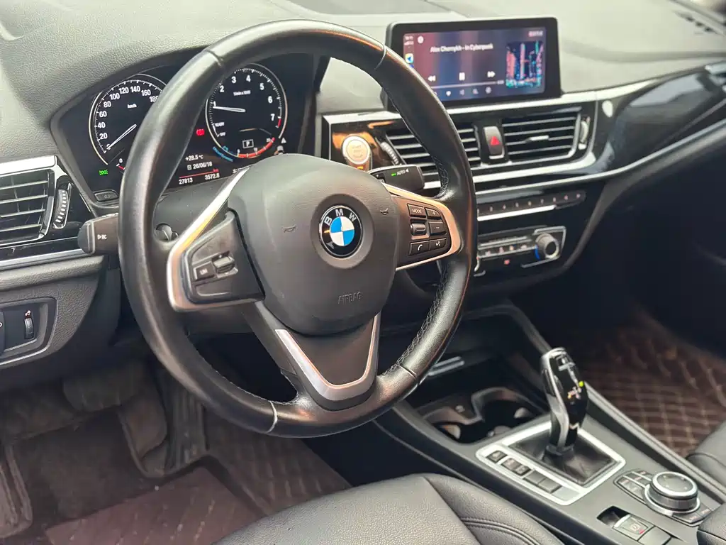 BMW 1 Series 2021 — фото 11