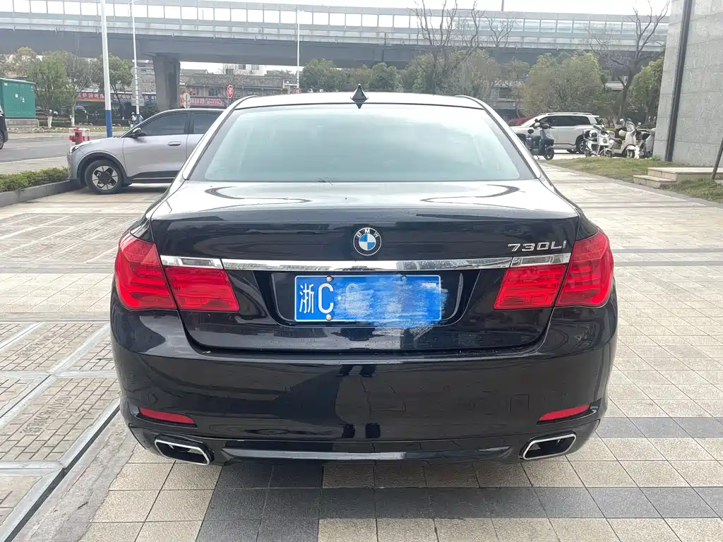 BMW 7 Series 2012 — фото 13