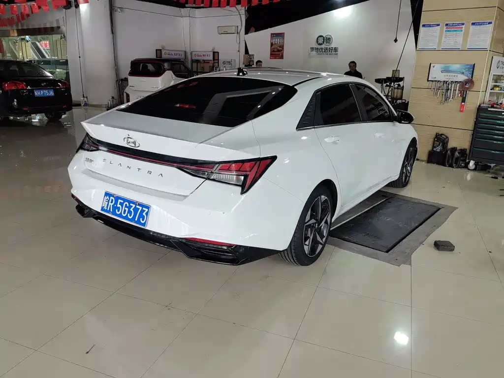 Hyundai Elantra 2022