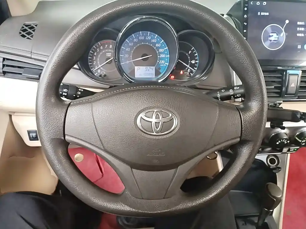 Toyota Yaris L 2014 — фото 11