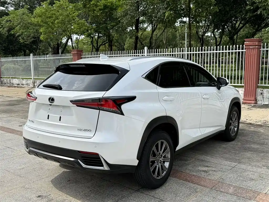 Lexus NX 2018 — фото 2