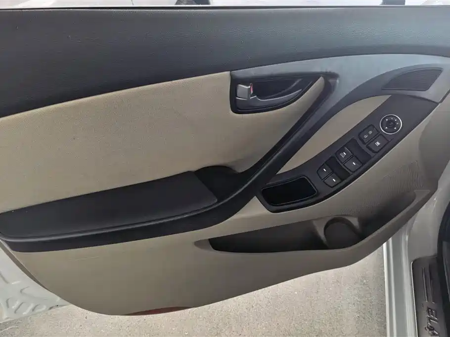 Hyundai Elantra Langdong 2015 — фото 6