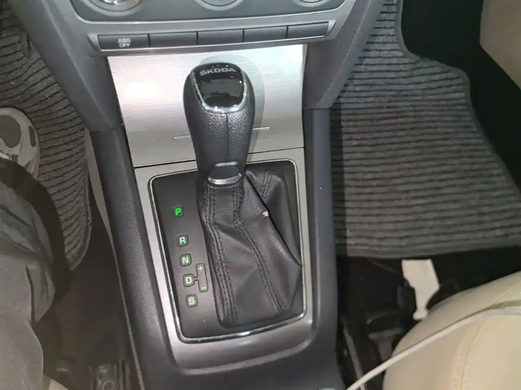 Skoda Octavia 2014 — фото 14