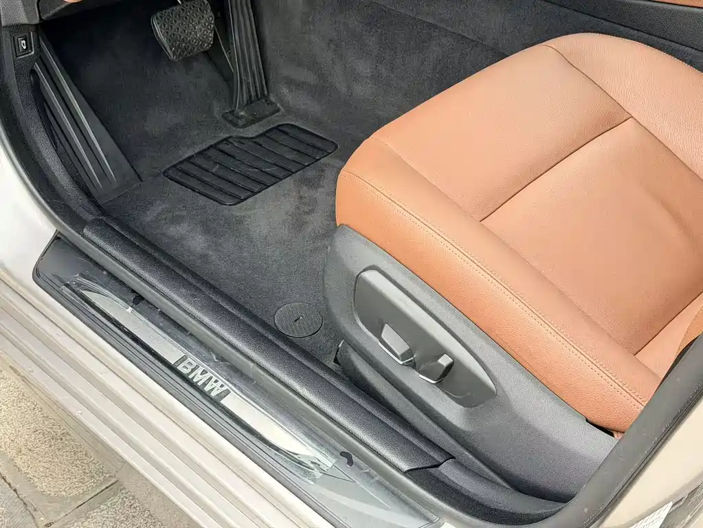 BMW 5 Series 2016 — фото 23