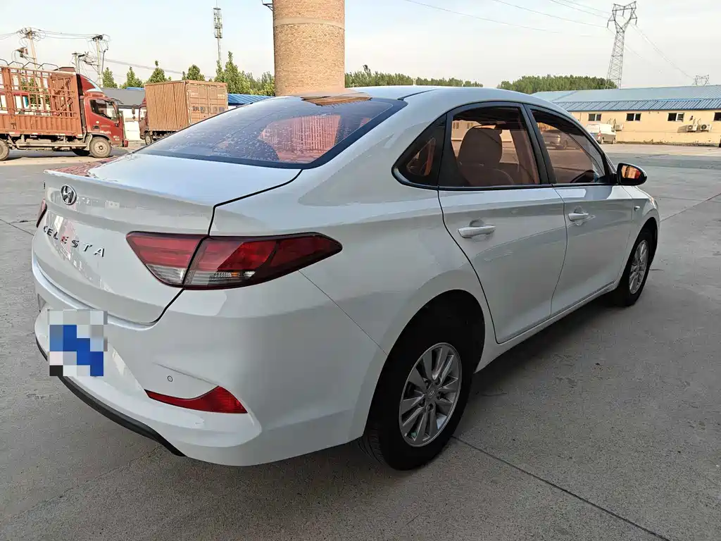 Hyundai Elantra 2022 — фото 6