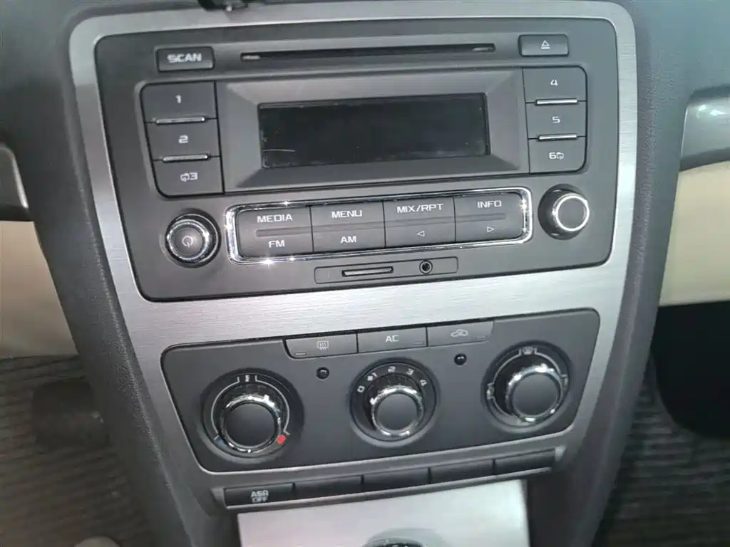 Skoda Octavia 2014 — фото 13