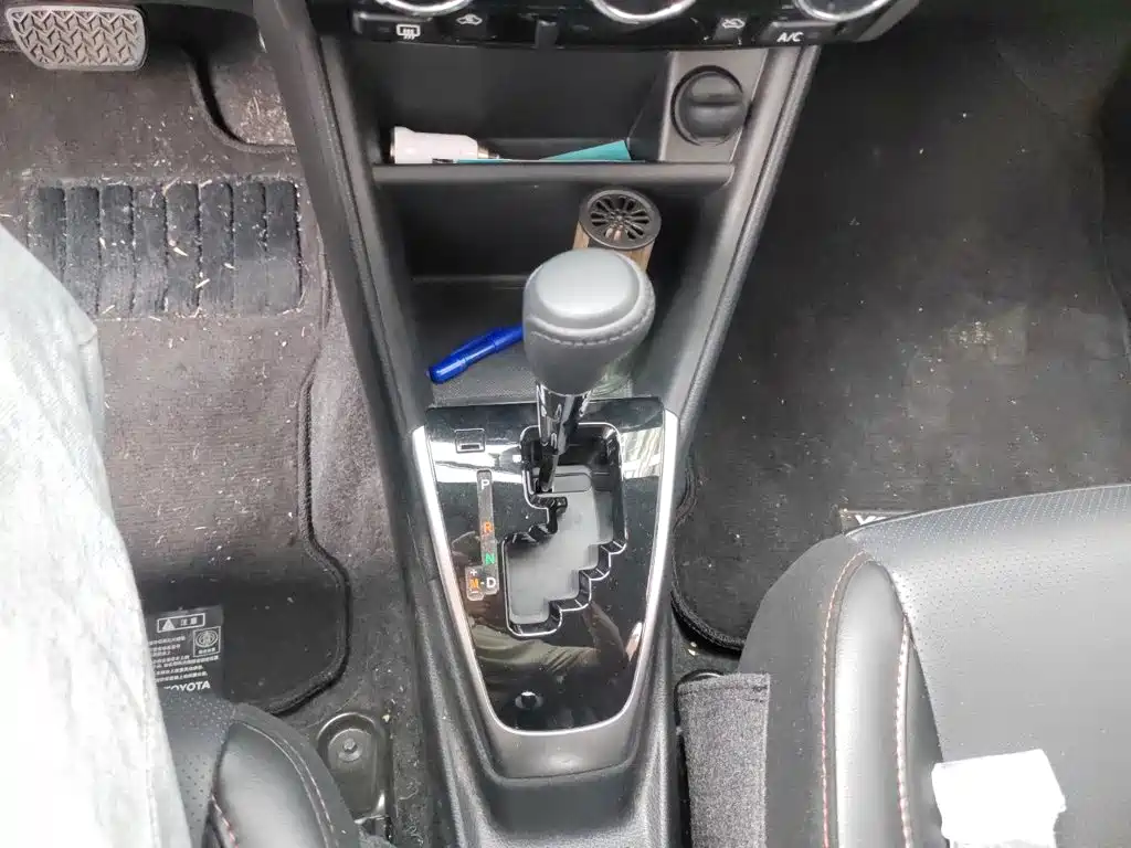 Toyota Yaris L 2022 — фото 10