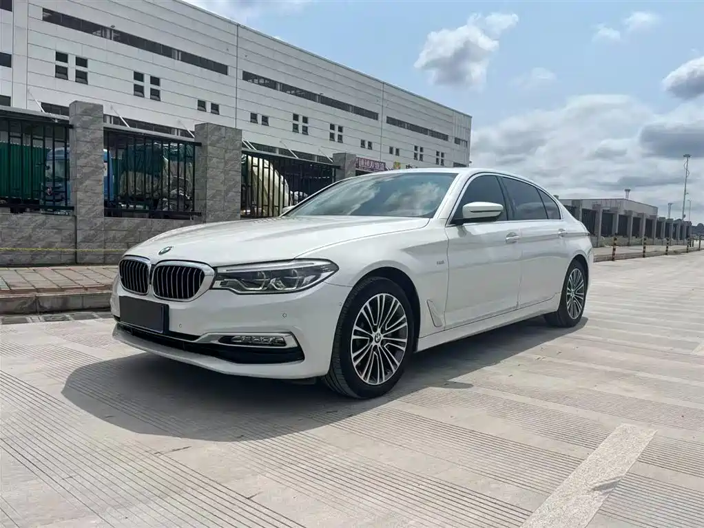BMW 5 Series 2018 — фото 1