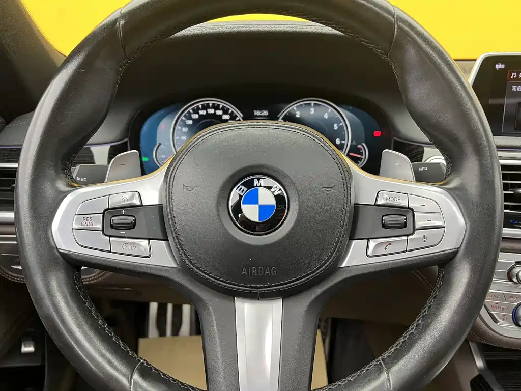 BMW 7 Series 2018 — фото 10