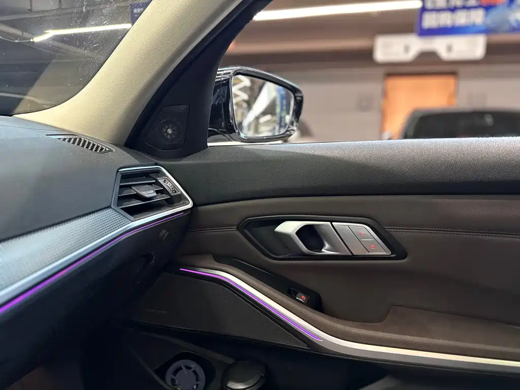 BMW 3 Series 2019 — фото 15