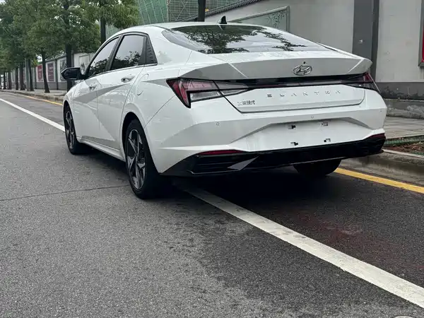 Hyundai Elantra 2022