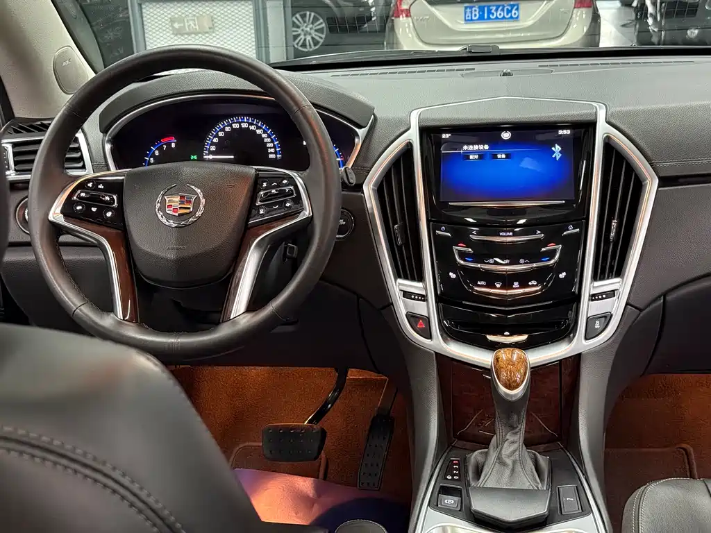 Cadillac SRX 2014 — фото 8