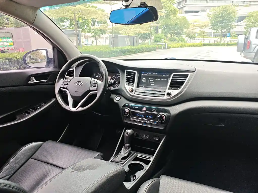 Hyundai Tucson 2017 — фото 10