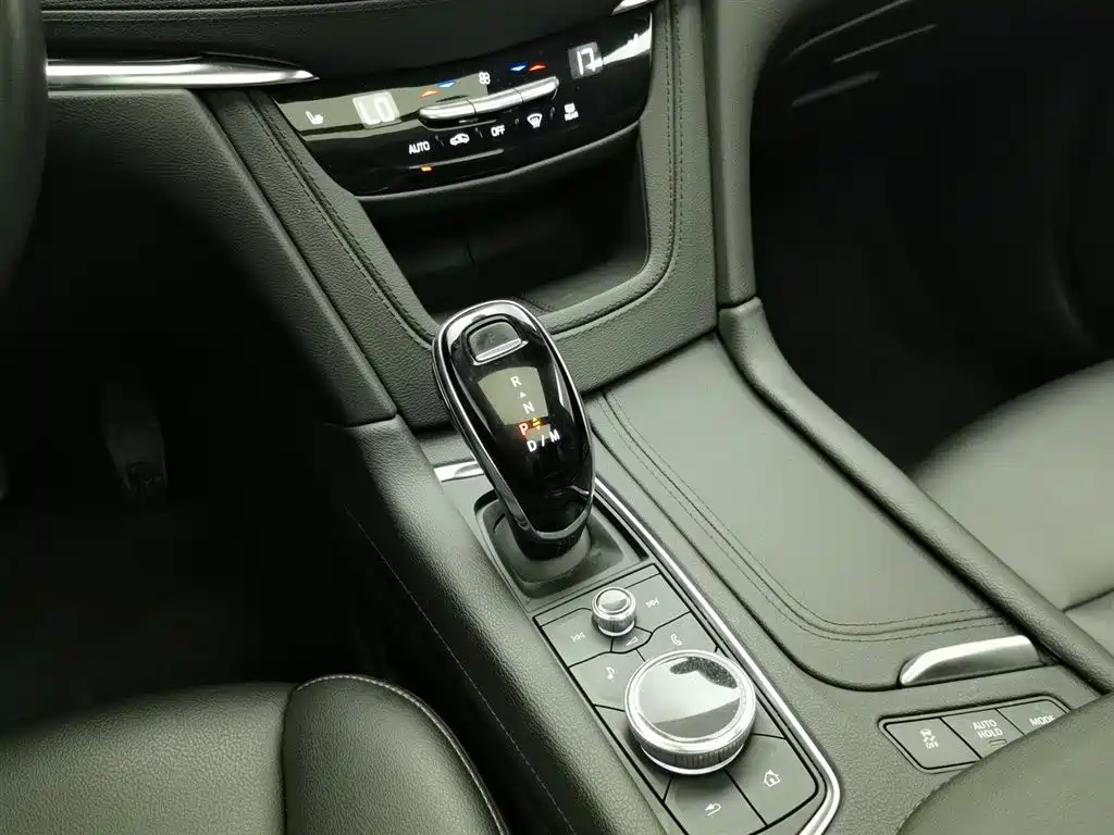 Cadillac XT5 2021 — фото 13