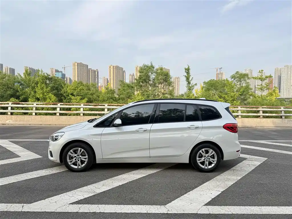BMW 2 Series Wagon 2015 — фото 12