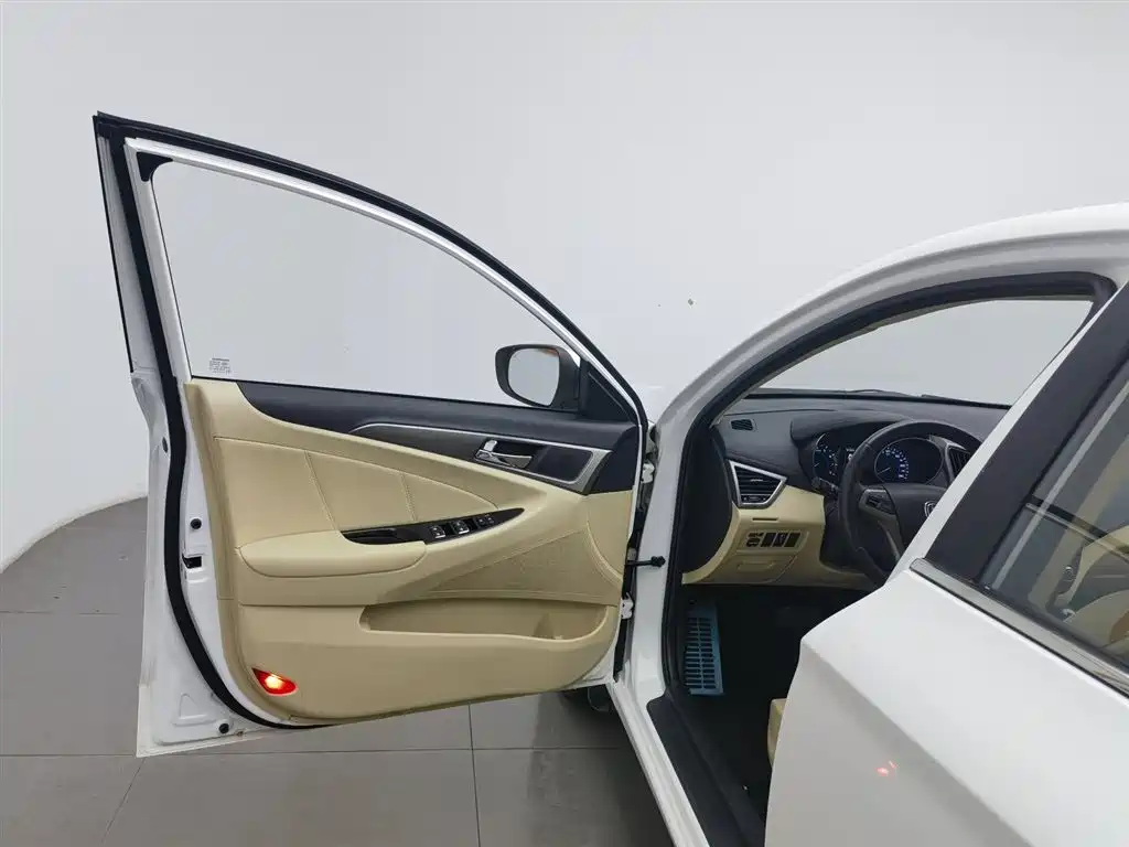 Changan Eado 2017 — фото 8