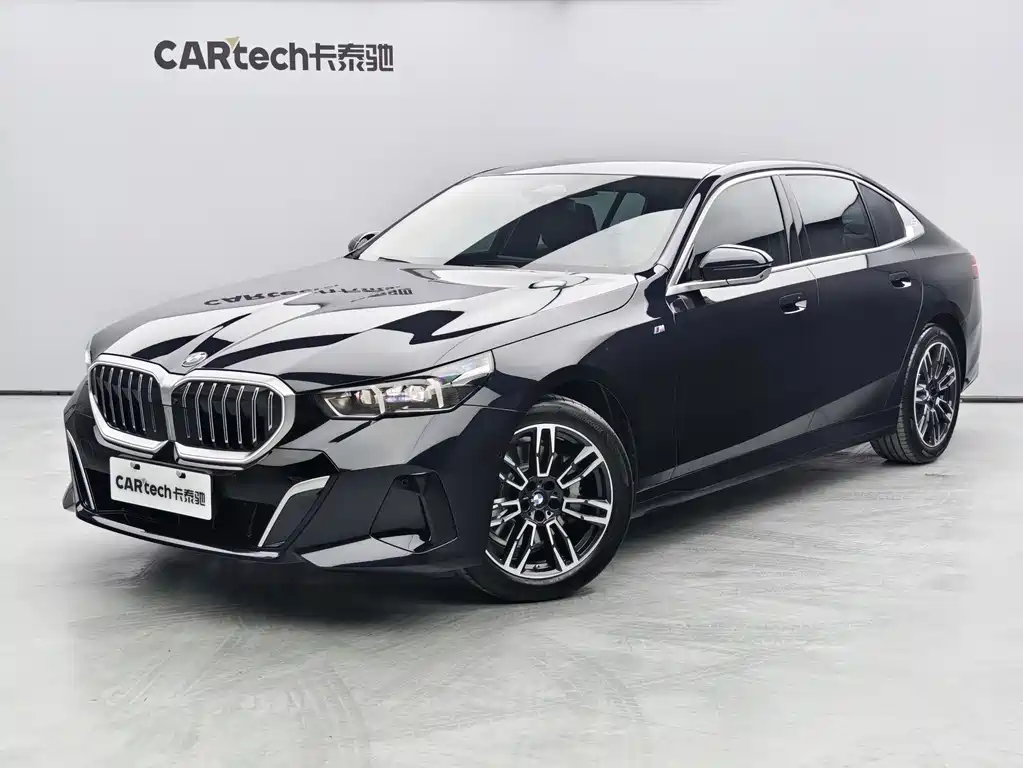 BMW 5 Series 2025 — фото 1