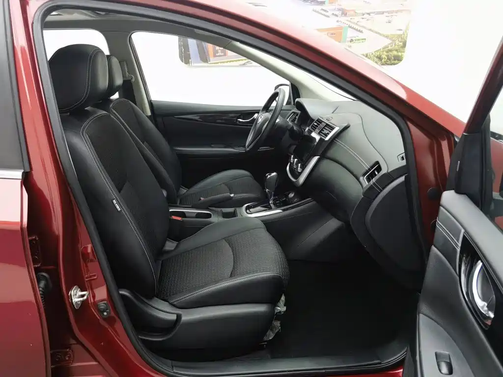 Nissan Tiida 2017 — фото 23