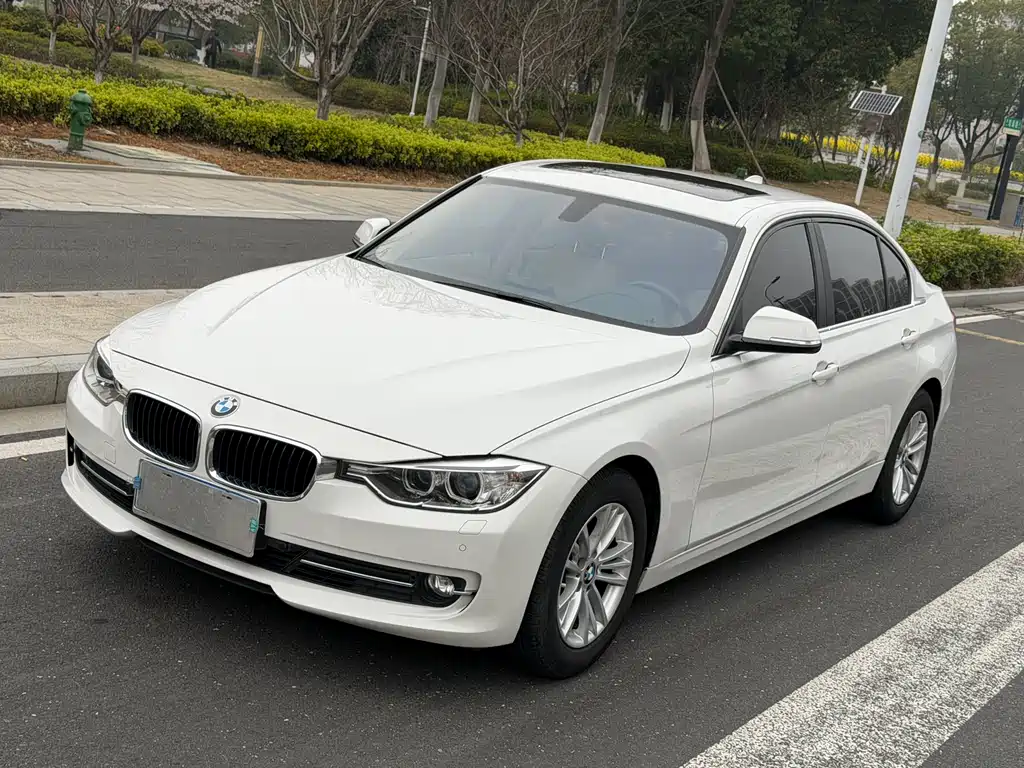 BMW 3 Series 2015 — фото 1