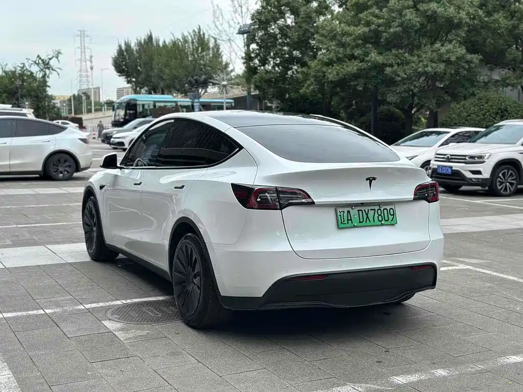 Tesla Model Y 2022 — фото 17