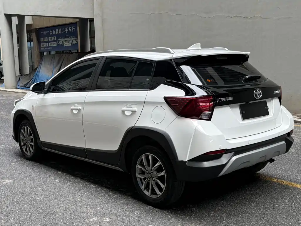 Toyota Yaris L 2022