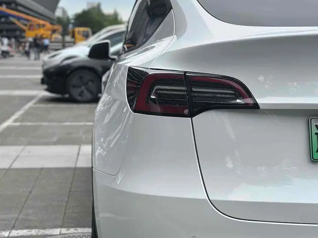 Tesla Model Y 2022 — фото 14