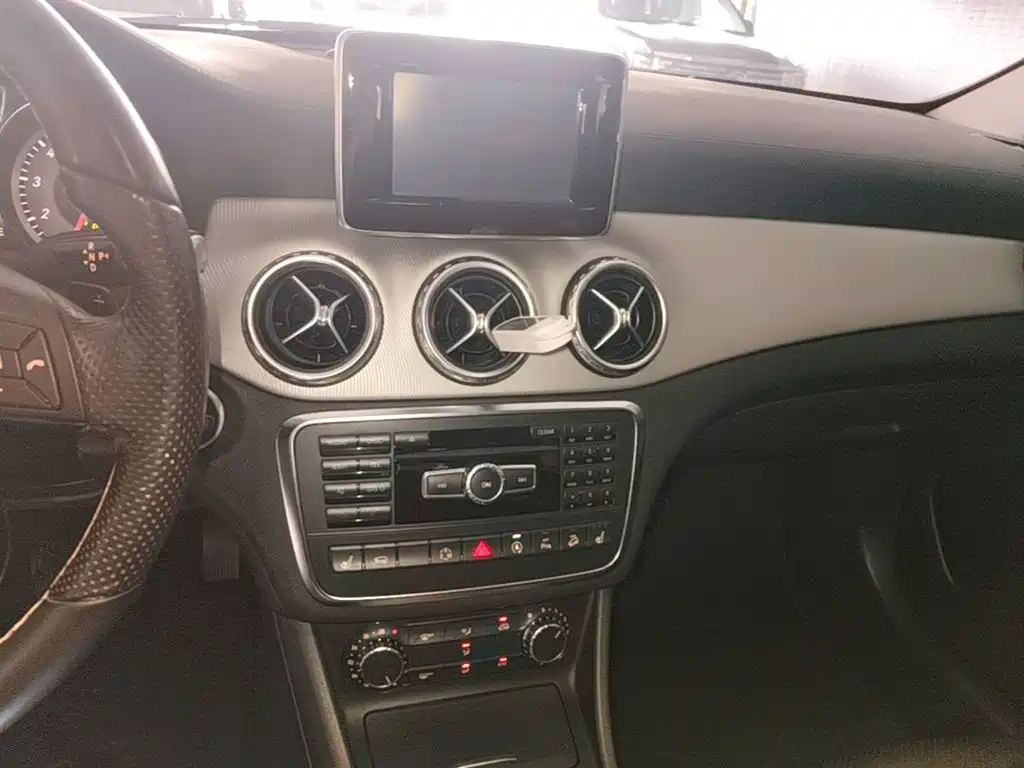 Mercedes-Benz GLA 2015 — фото 13